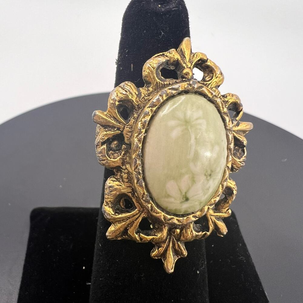Vintage Ring Cream Marbled Oval Stone Gold Tone Adjustable Whimsy Goth